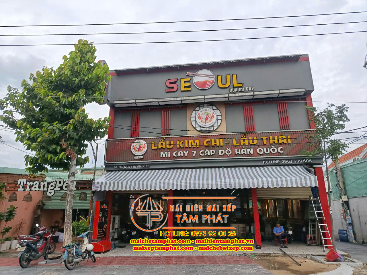 Lắp đặt Mái hiên di động quay tay tại Bình Dương cho nhà hàng, quán ăn, quán nhậu,...