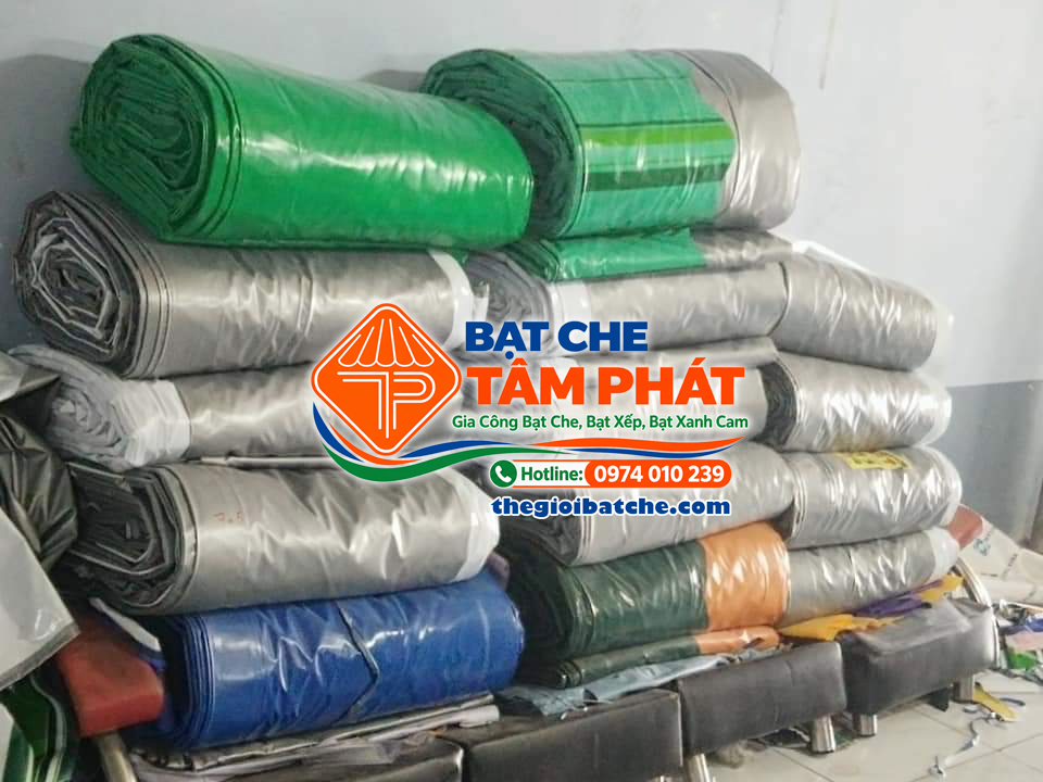 Bạt mái xếp lượn sóng may thành phẩm, chờ giao cho khách hàng